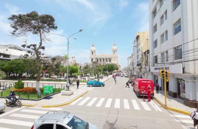 ALQUILER DE OFICINA 1° PISO EN EL CENTRO DE CHICLAYO